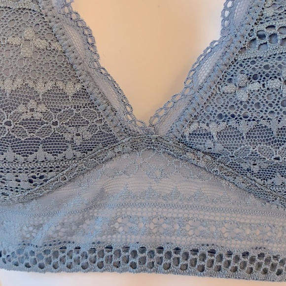 Victoria’s Secret Blue Lace Halter Bralette - Picture 2 of 8